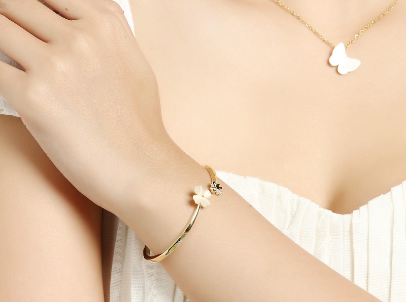 Thiết kế h&igrave;nh hoa nữ t&iacute;nh, thanh lịch